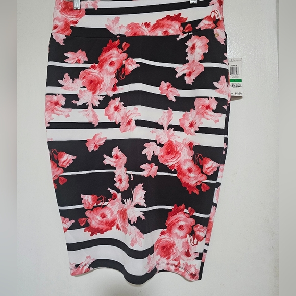 Thalia Sodi Floral Printed Scuba Pencil Skirt, Created for Macy's - Picture 3 of 3